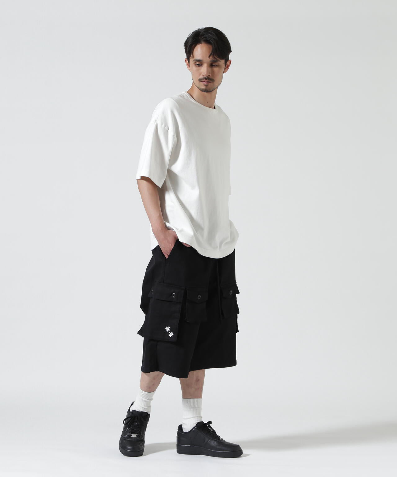 B omnivore/ビーオムニボー　HAND STITCH CARGO SHORTS