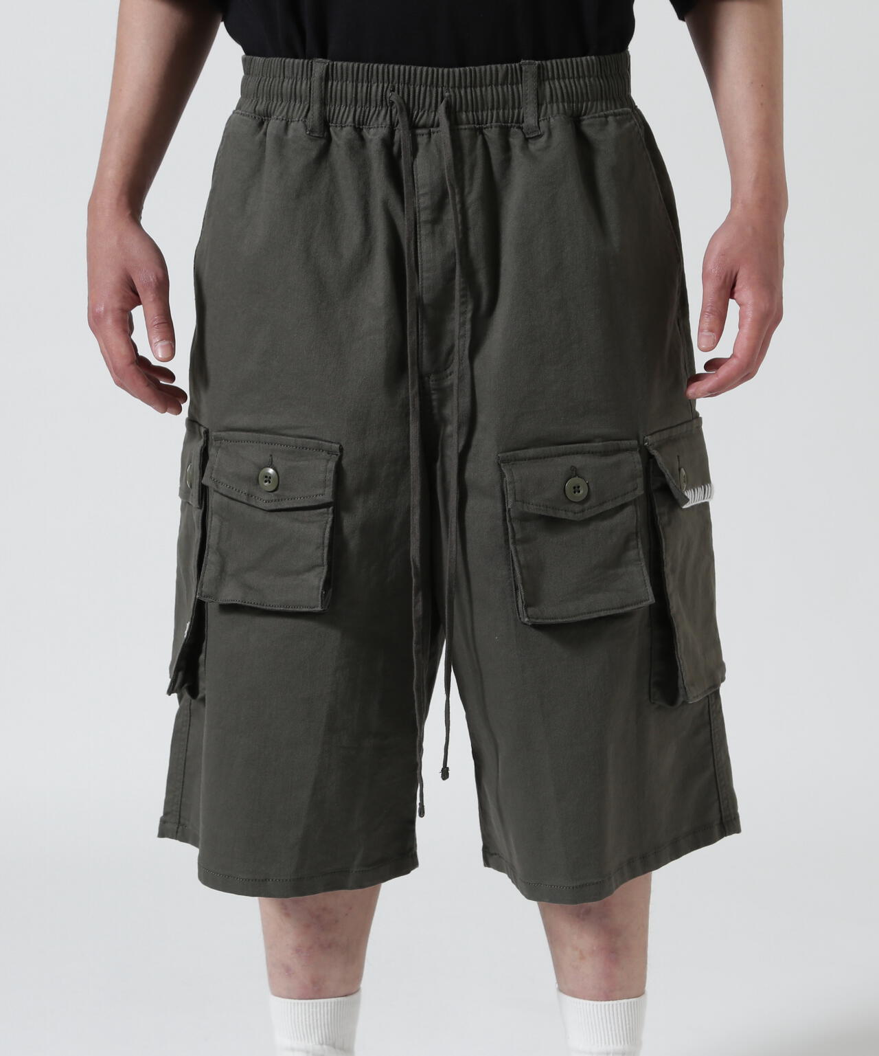 Height 178  Chest 92  Waist 76  hips 95  Shoes 27.0 着用サイズ：L