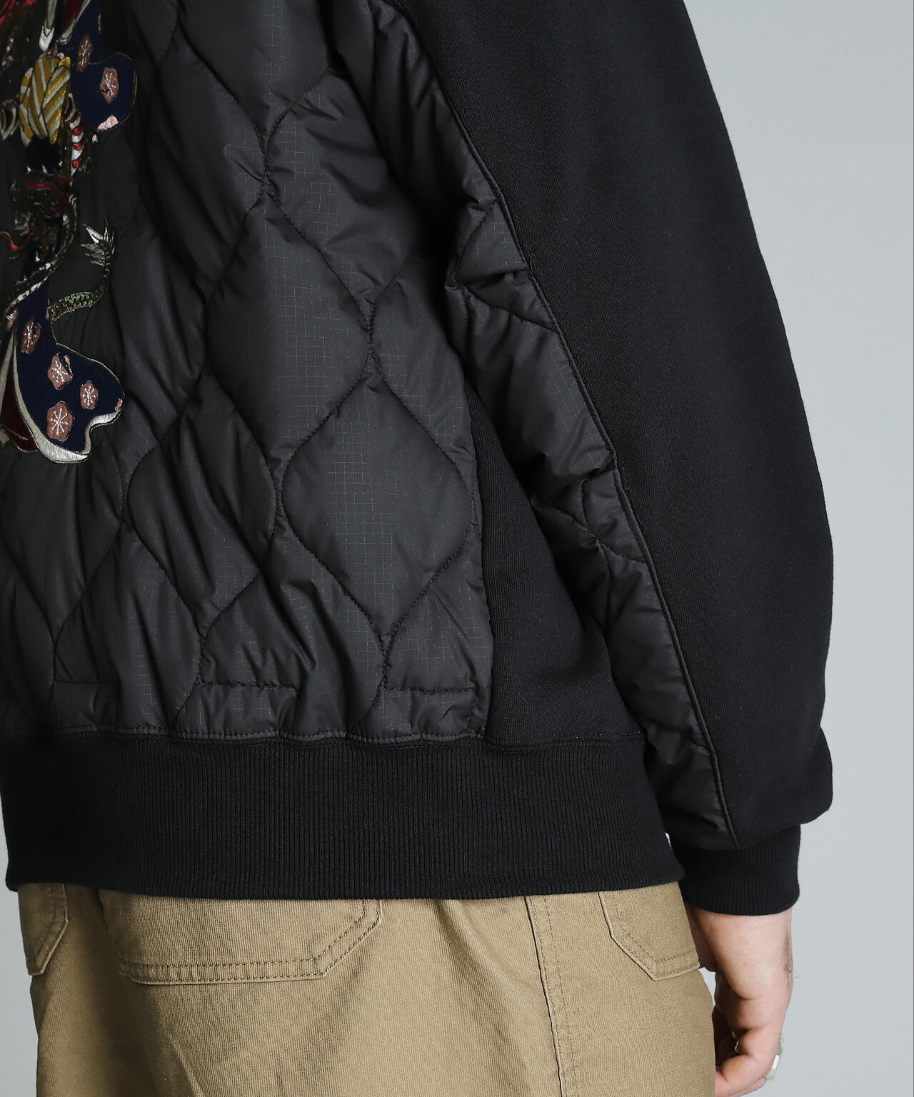 LADY WITH DRAGON QUILTED COMBI. ZIP HOOD/レディ ウィズ ドラゴン キルティング コンビ パーカー