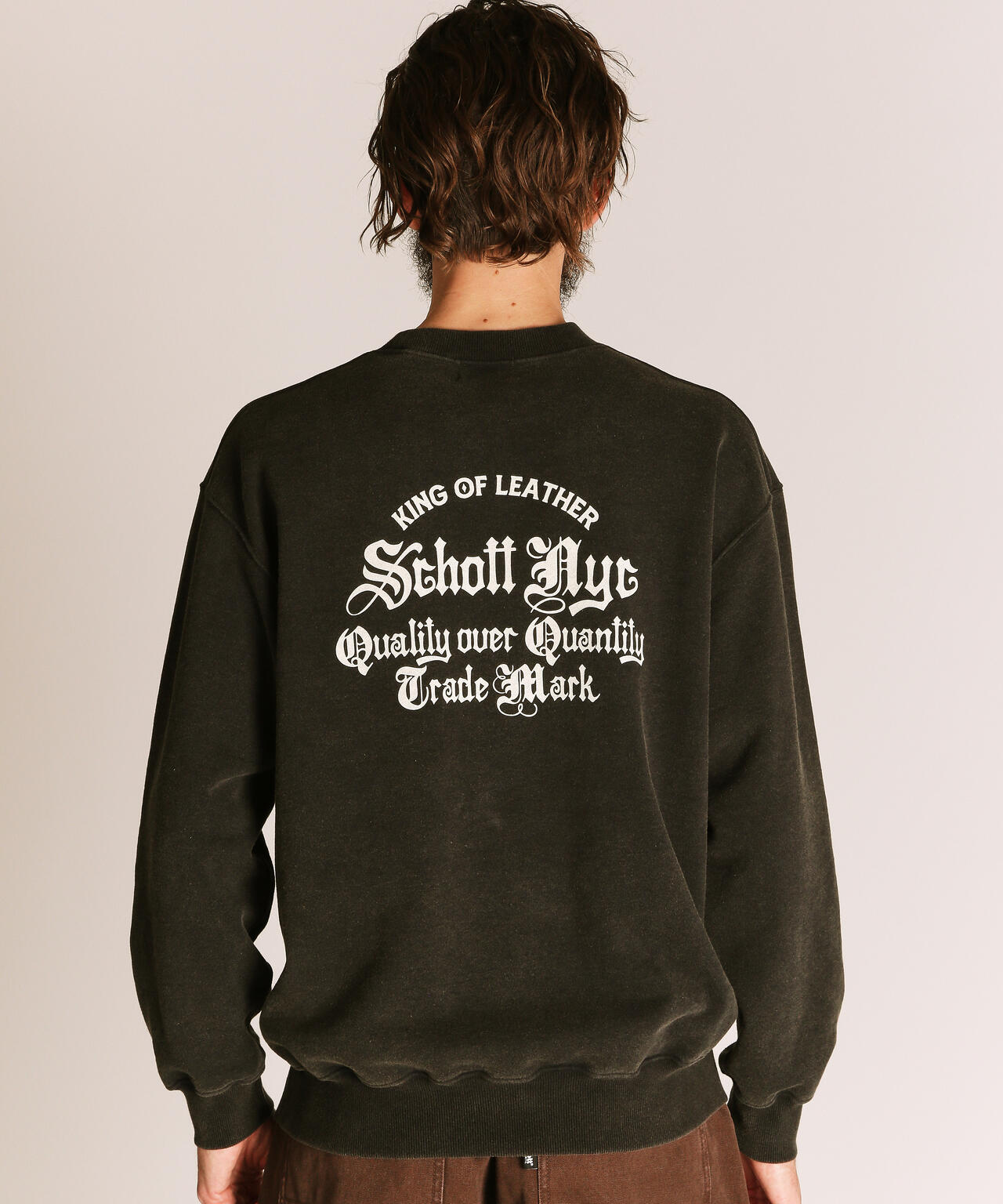 QUALITY OVER QUANTITY CREW SWEAT/クオリティ オーバー クアンティティ クルースウェット