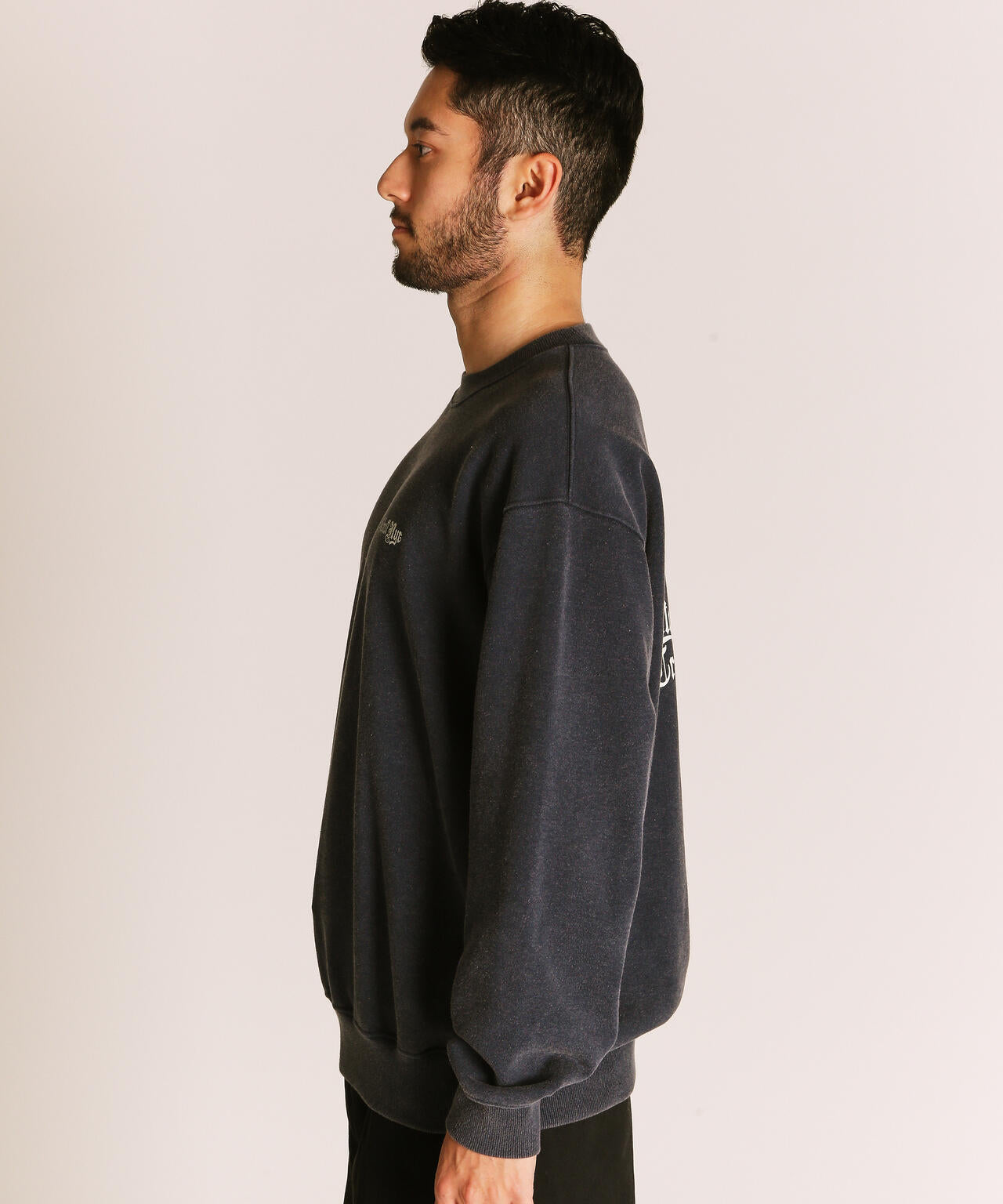 QUALITY OVER QUANTITY CREW SWEAT/クオリティ オーバー クアンティティ クルースウェット
