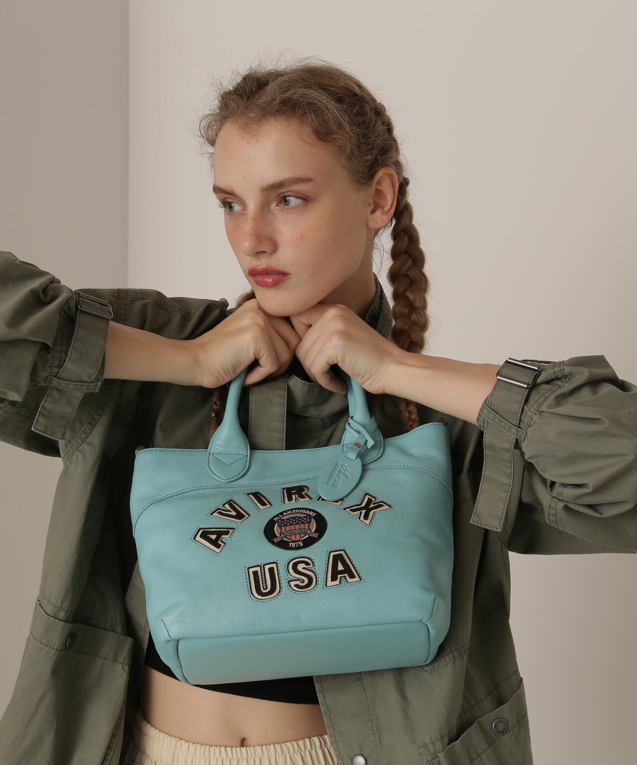 バーシティー レザー ミニ トートバッグ/VARSITY LEATHER MINI TOTE BAG/AVX5626