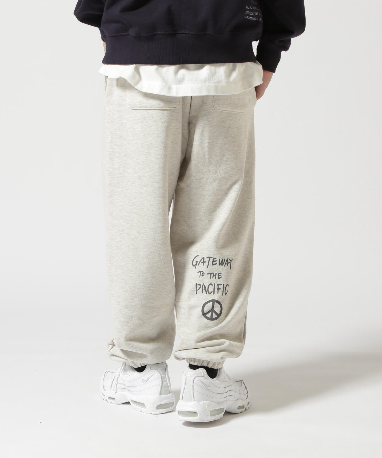 《WEB限定》STENCIL PRINT SWEAT PANTS / ステンシル プリント スウェットパンツ / AVIREX / アヴィレ