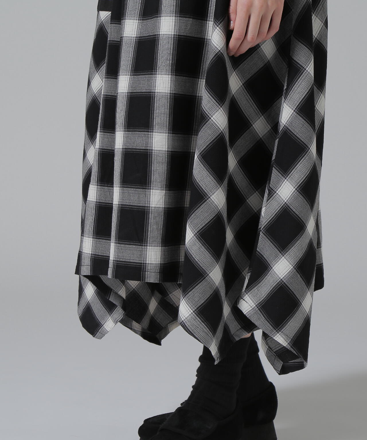 WAFFLE OMBRE CHECK IRREGULAR SKIRT/ワッフルオンブレチェック イレギュラースカート