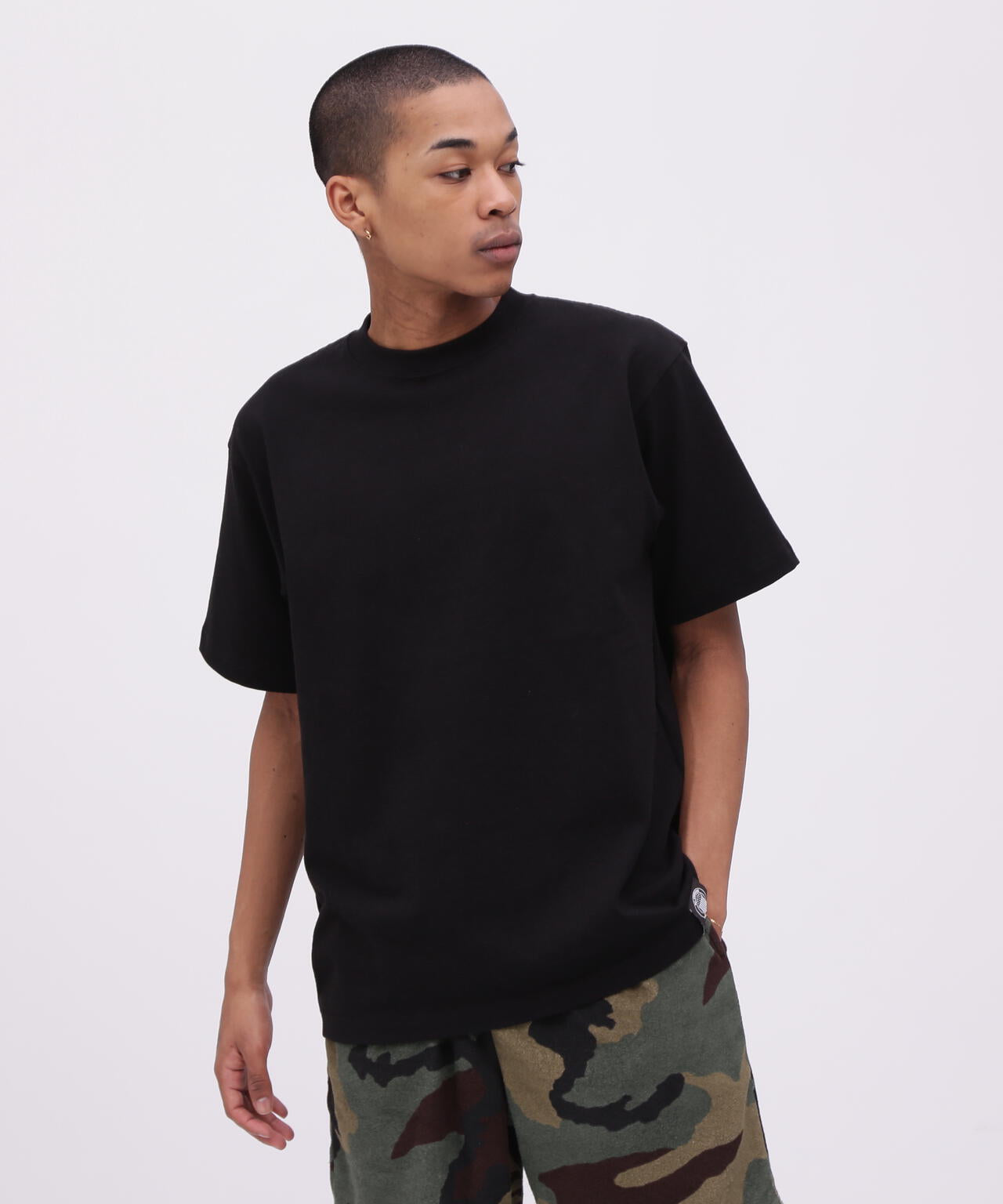 《直営店限定》VARSITY CAMO LOGO T-SHIRT / バーシティ カモ ロゴ 半袖Tシャツ / AVIREX