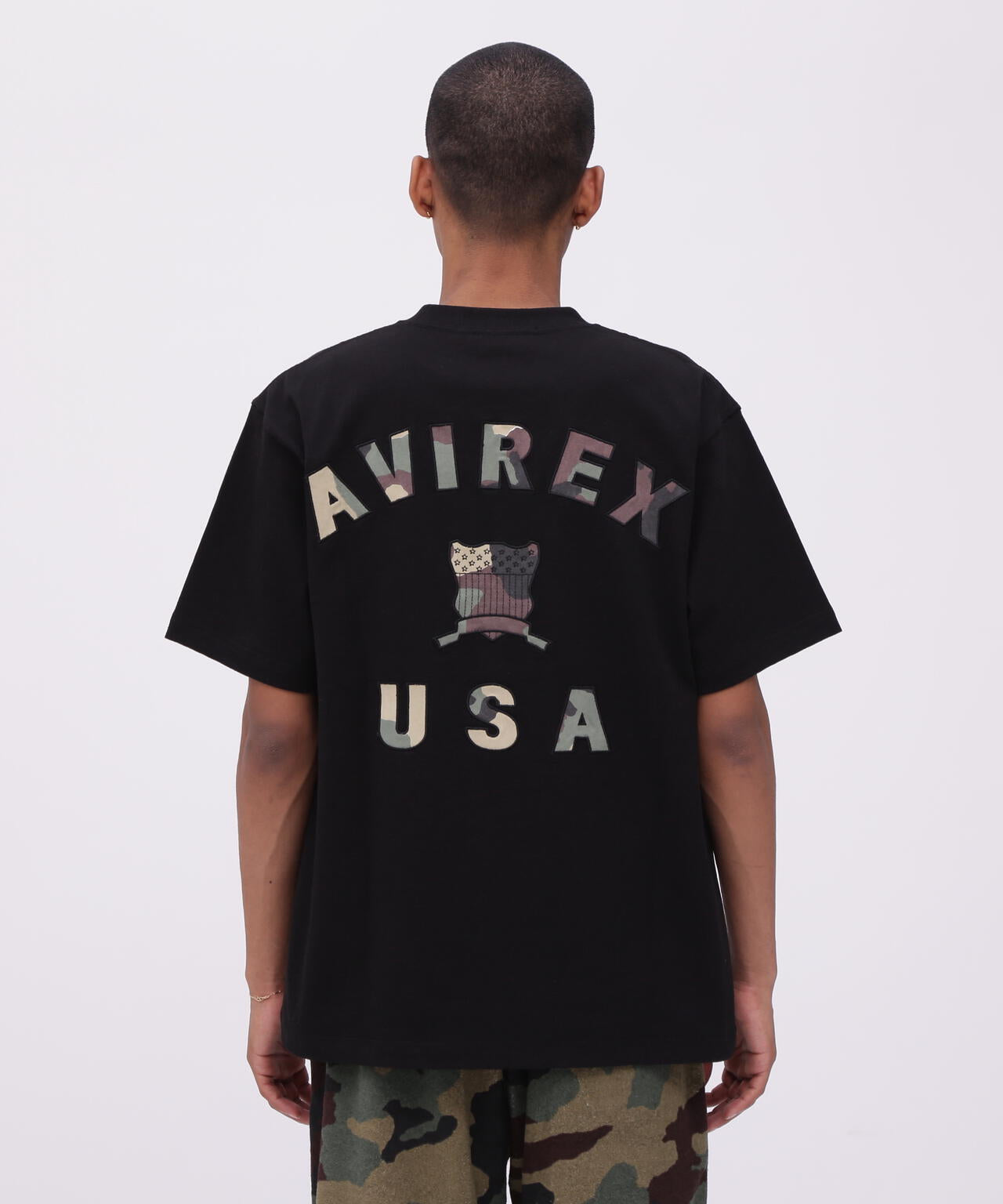 《直営店限定》VARSITY CAMO LOGO T-SHIRT / バーシティ カモ ロゴ 半袖Tシャツ / AVIREX