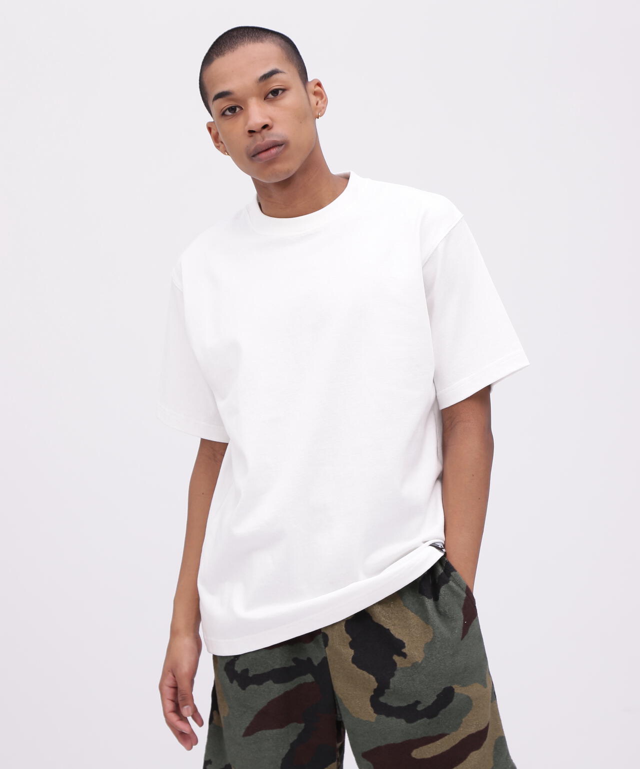 《直営店限定》VARSITY CAMO LOGO T-SHIRT / バーシティ カモ ロゴ 半袖Tシャツ / AVIREX