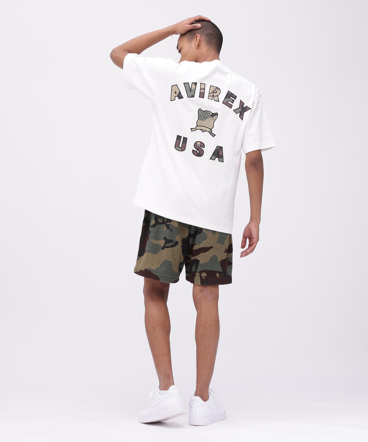 《直営店限定》VARSITY CAMO LOGO T-SHIRT / バーシティ カモ ロゴ 半袖Tシャツ / AVIREX