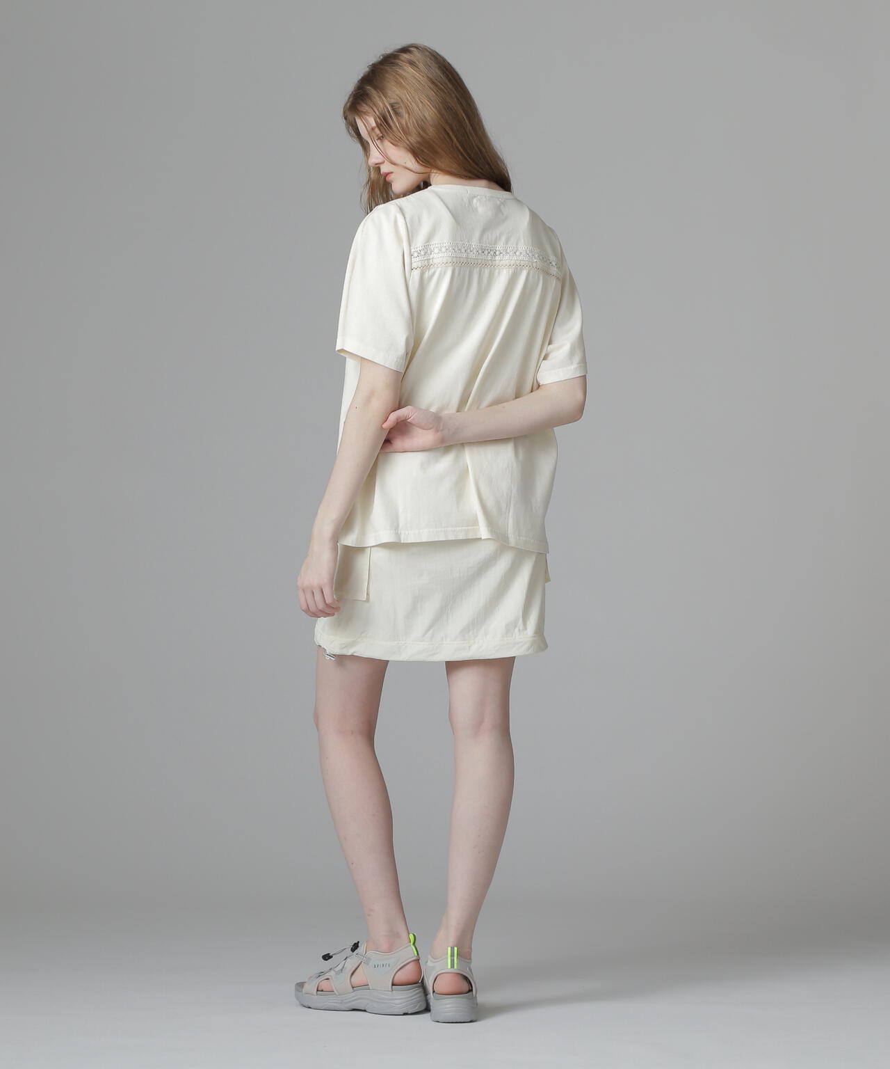 《直営店限定》LACE DETAILS EMBROIDERY T-SHIRT/レースディテール刺繍Tシャツ