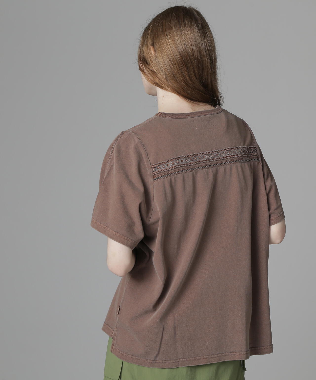 《直営店限定》LACE DETAILS EMBROIDERY T-SHIRT/レースディテール刺繍Tシャツ