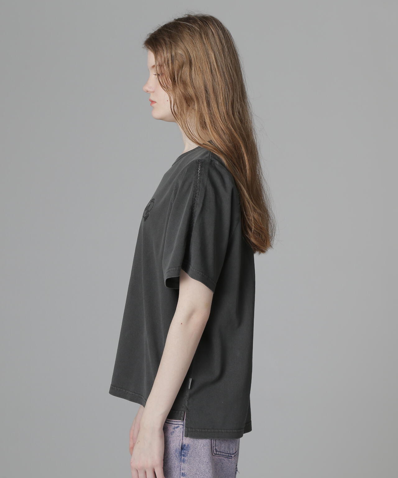 《直営店限定》LACE DETAILS EMBROIDERY T-SHIRT/レースディテール刺繍Tシャツ