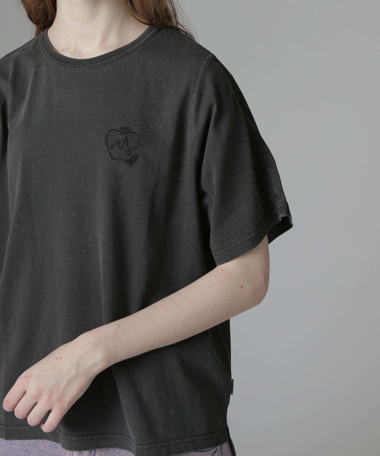 《直営店限定》LACE DETAILS EMBROIDERY T-SHIRT/レースディテール刺繍Tシャツ