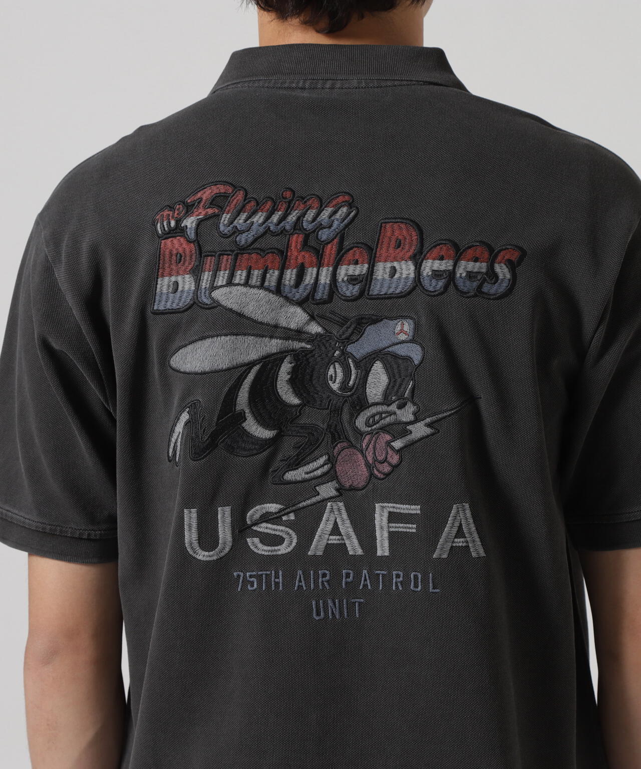 《直営店限定》FADE WASH EMB POLO "BUMBLE BEE" / フェイドウォッシュ 刺繍ポロ / AVIREX