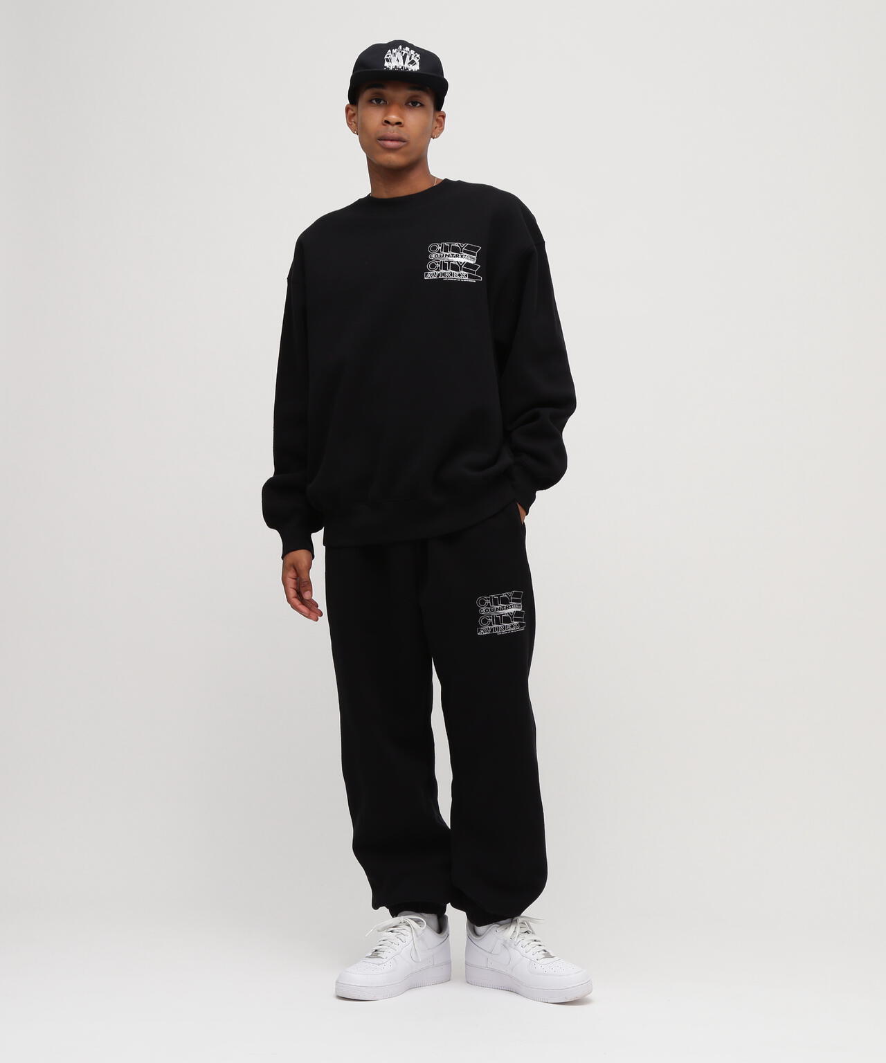 《AVIREX × CITY COUNTRY CITY》SIGNATURE SWEAT PANTS