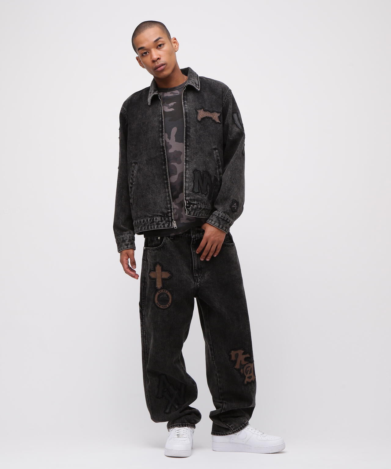 LEATHER PATCH DENIM PANTS