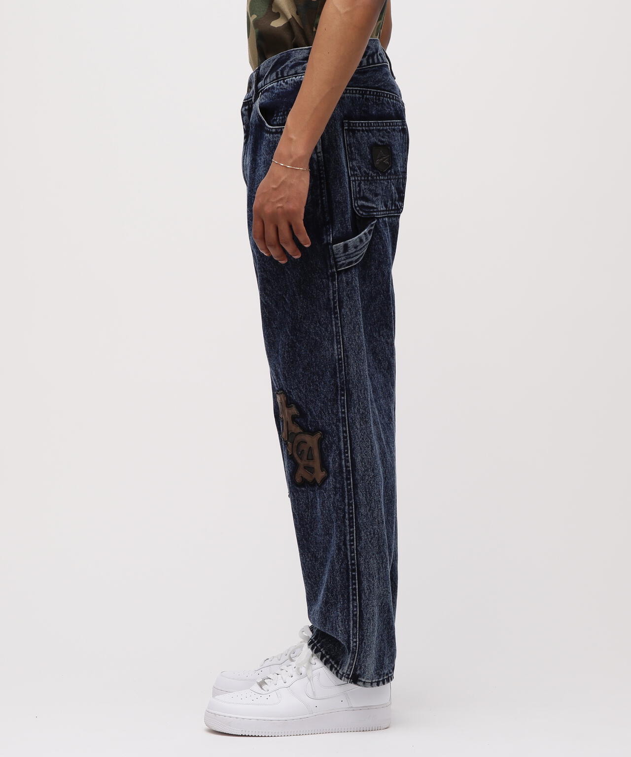 LEATHER PATCH DENIM PANTS