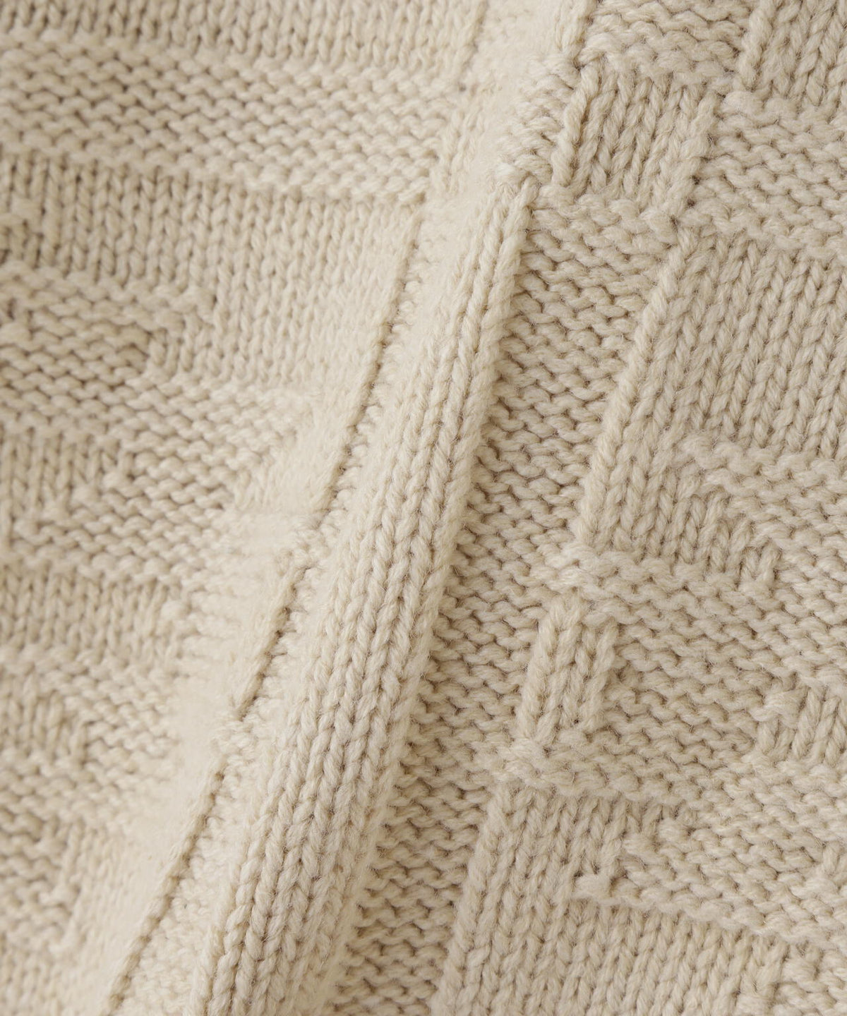 NATIVE JACQUARD STAND KNIT