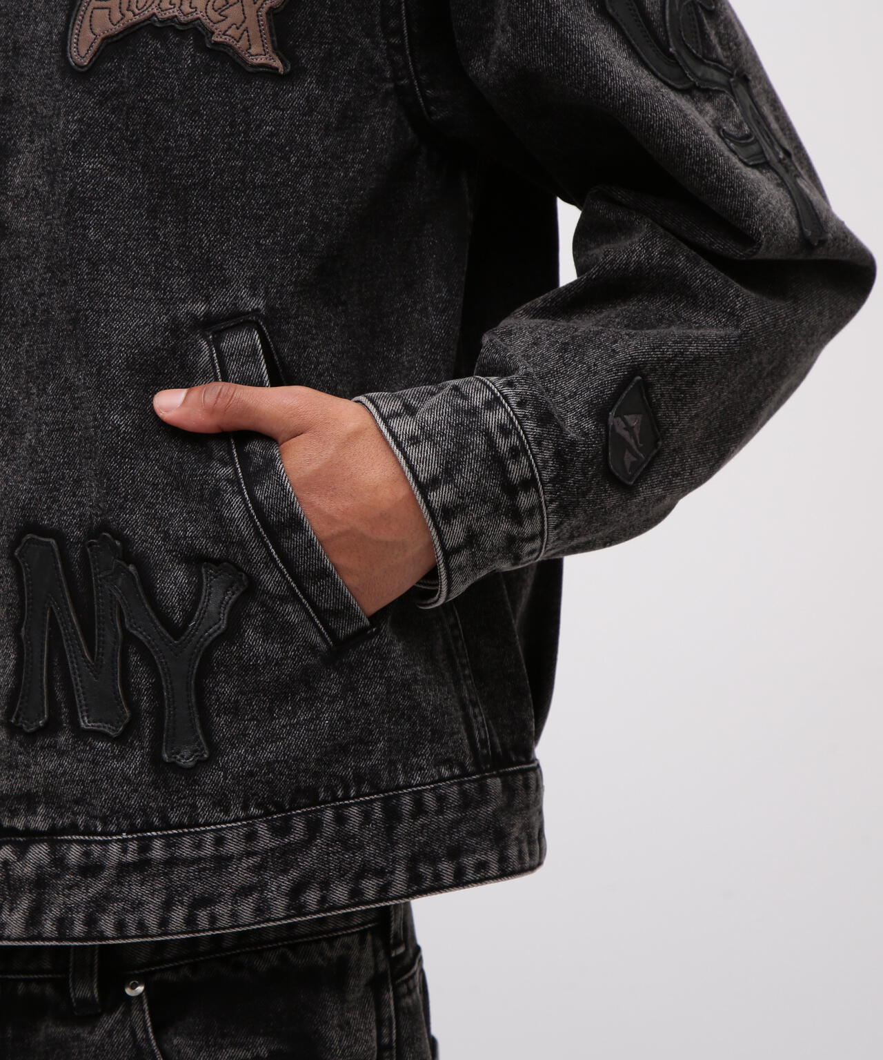 LEATHER PATCH DENIM JACKET