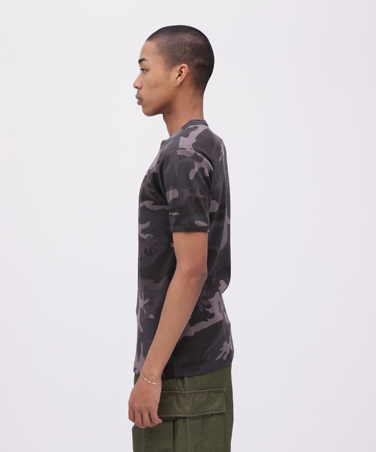 《DAILY/デイリー》RIB S/S HENLEY NECK T-SHIRT ”CAMOUFLAGE”