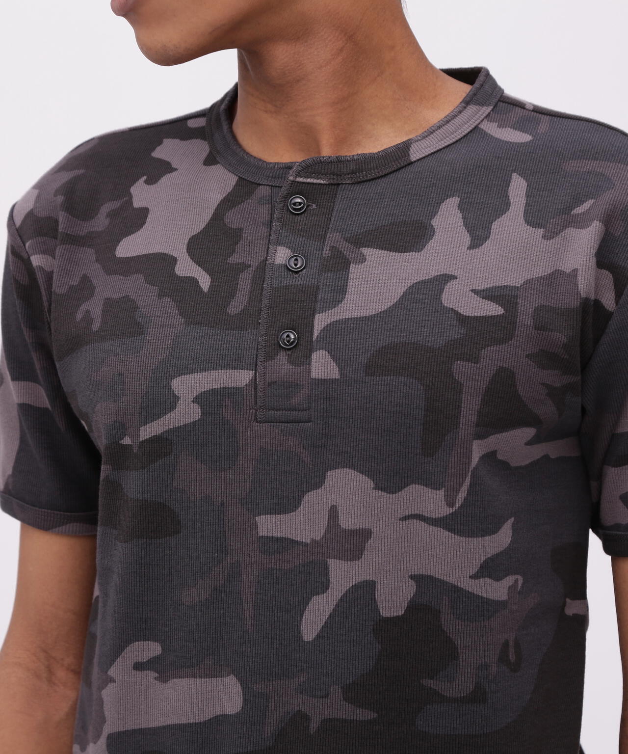 《DAILY/デイリー》RIB S/S HENLEY NECK T-SHIRT ”CAMOUFLAGE”