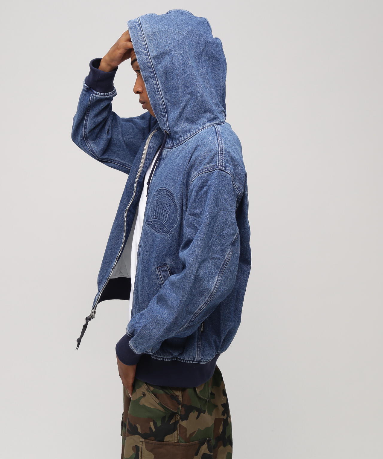 《直営店限定》DENIM SIGNATURE LOGO PARKA / デニム シグネチャーロゴ パーカー