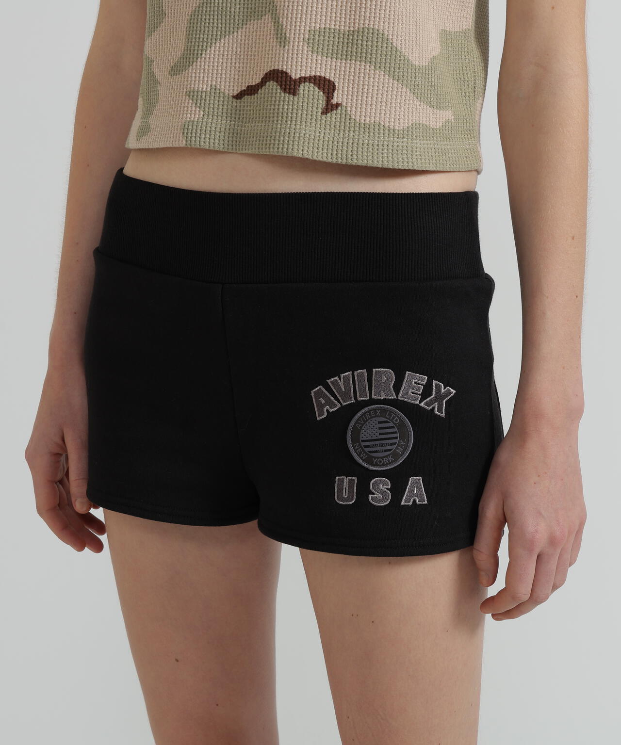 《WOMAN/直営店限定》VARSITY FLAG SHORT PANTS