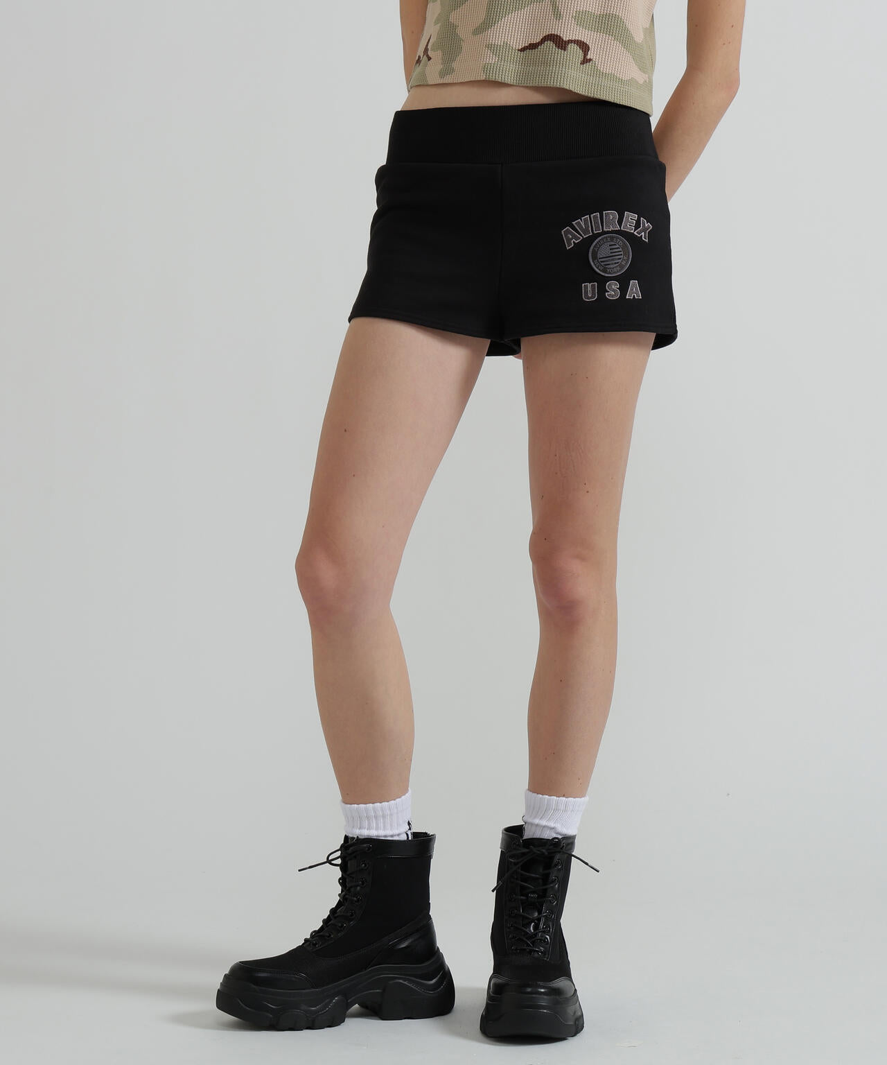《WOMAN/直営店限定》VARSITY FLAG SHORT PANTS