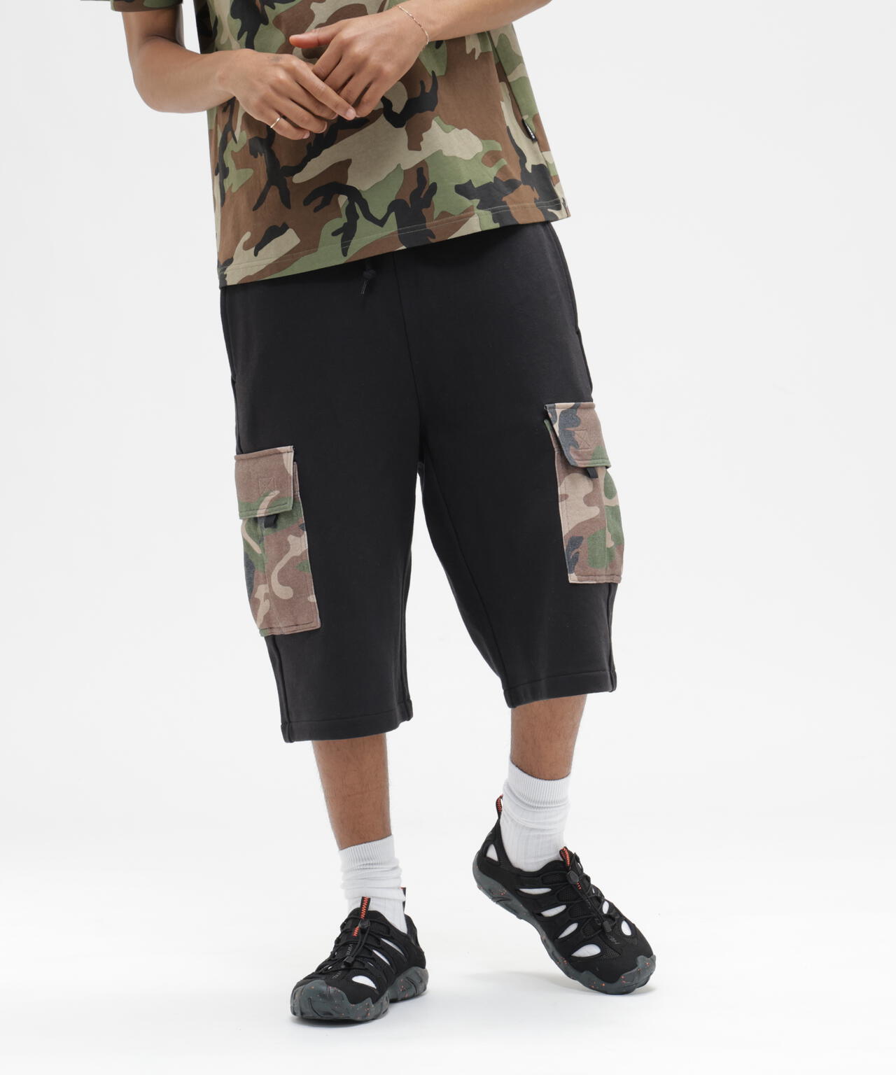 SWEAT CAMO CARGO SHORTS