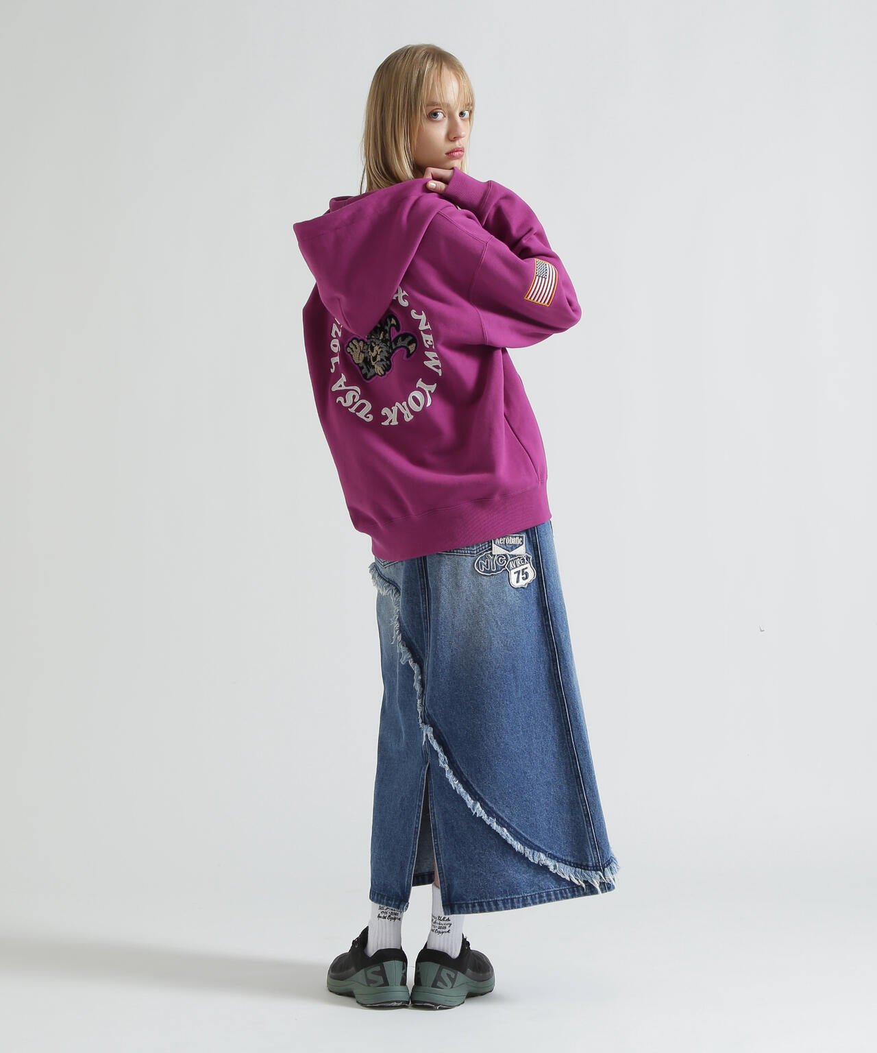 《WOMAN》SAGARA CIRCLE LOGO TOMCAT ZIP PARKA