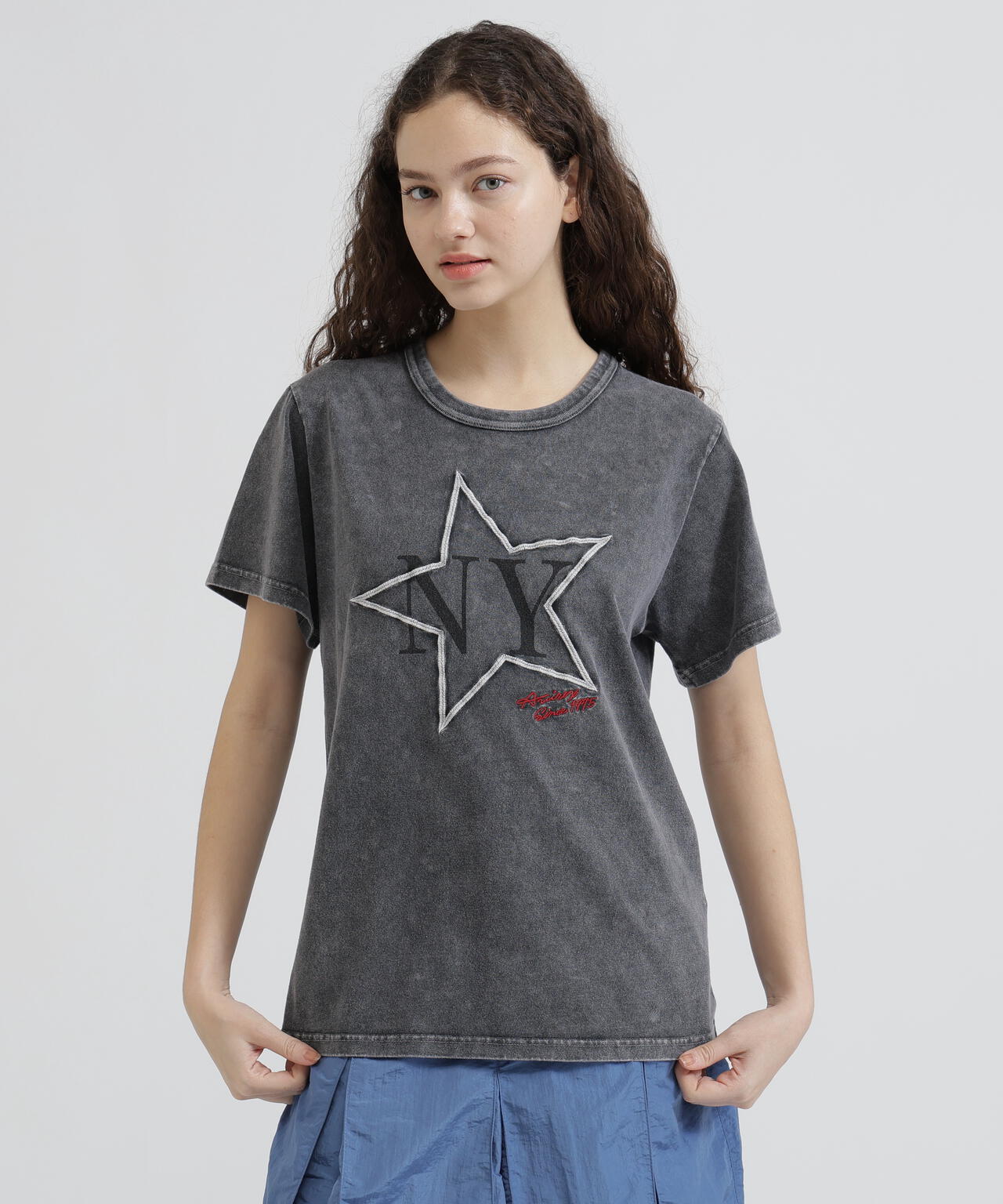 《WOMAN/直営店限定》FADE WASH T‐SHIRT WITH STAR EMBROIDERY