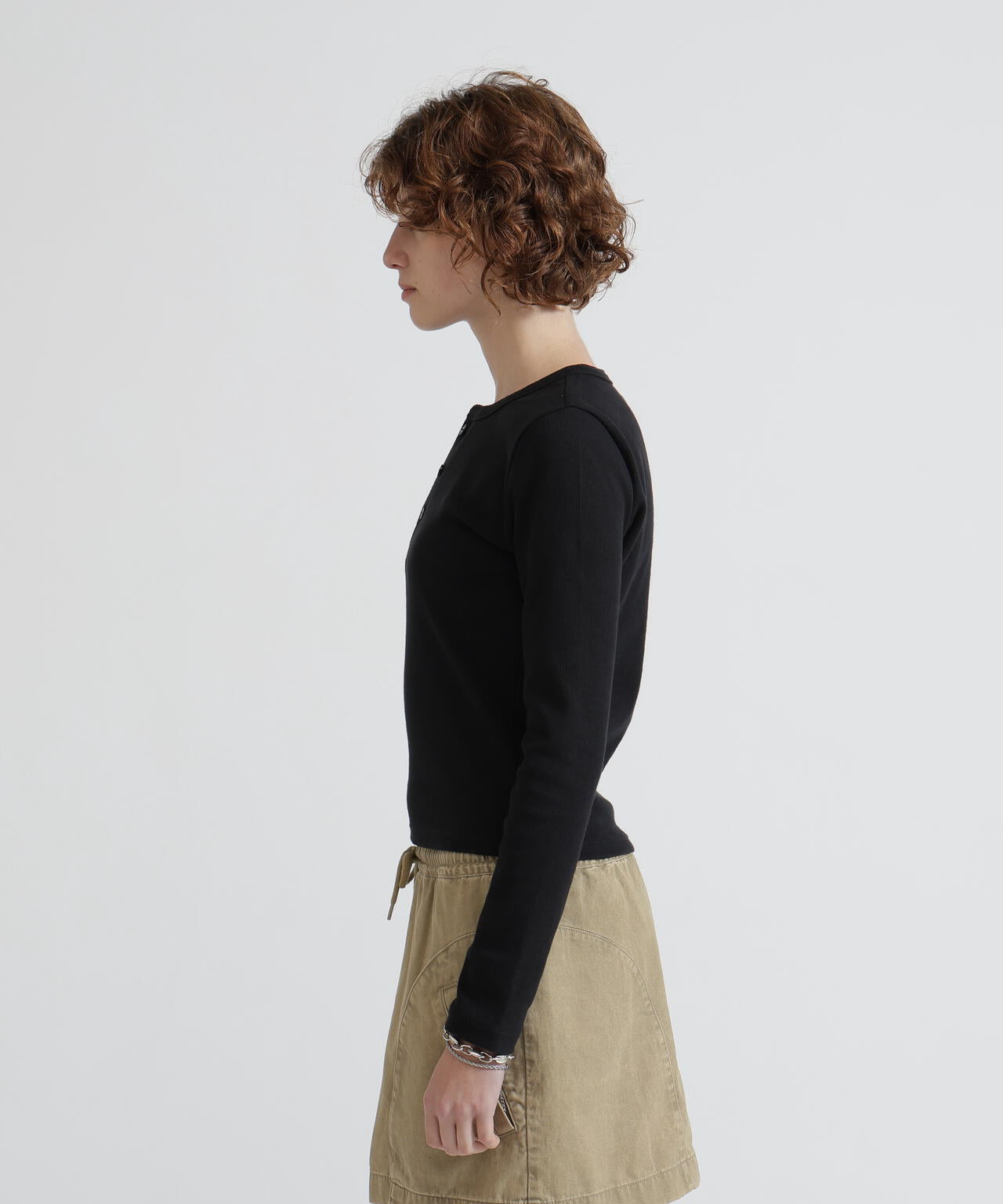 《DAILY/デイリー/WOMAN》L/S HENLEY NECK T-SHIRT