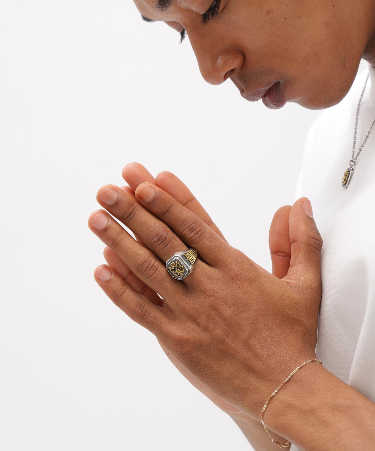 《AVIREX by J.H.M CO.，LTD.》MATERIAL COMBI SIGNET RING ”USAF”