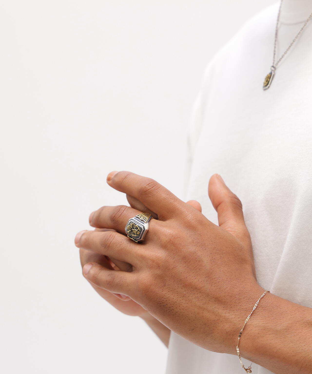 《AVIREX by J.H.M CO.，LTD.》MATERIAL COMBI SIGNET RING ”USAF”