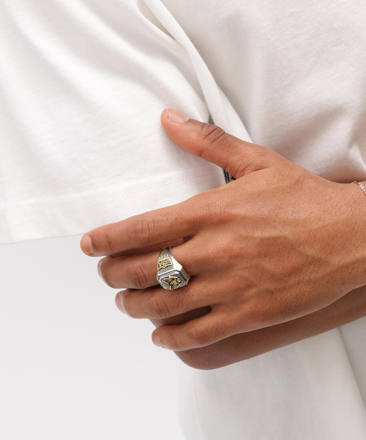 《AVIREX by J.H.M CO.，LTD.》MATERIAL COMBI SIGNET RING ”USAF”
