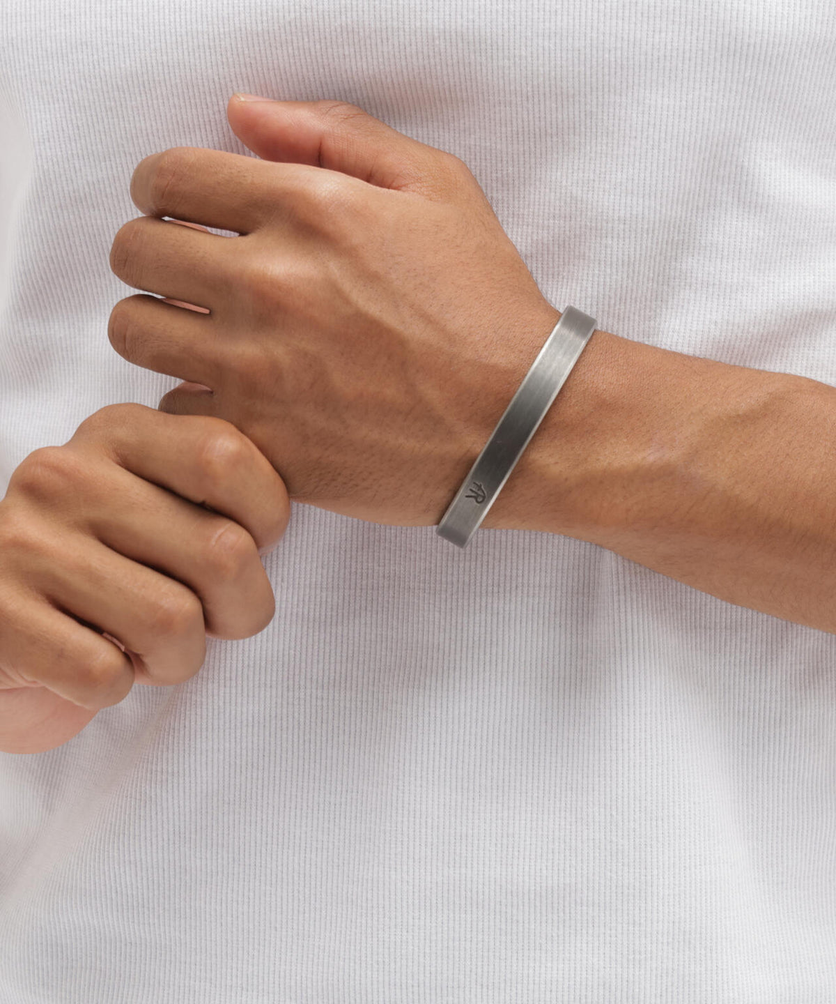 《AVIREX × STUDEBAKER METALS》THOMPSON CUFF BANGLE AR ”STAINLESS PATINA”