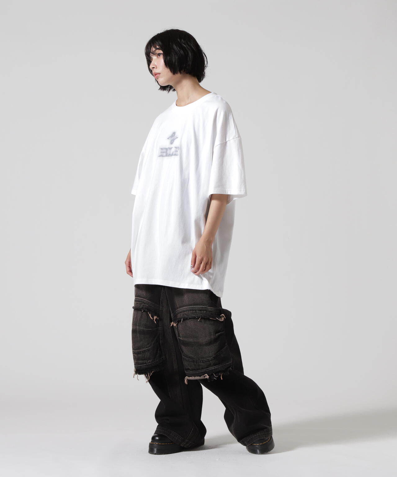 BLR/ビーエルアール/BLURRED LOGO PRINTED T-SHIRT