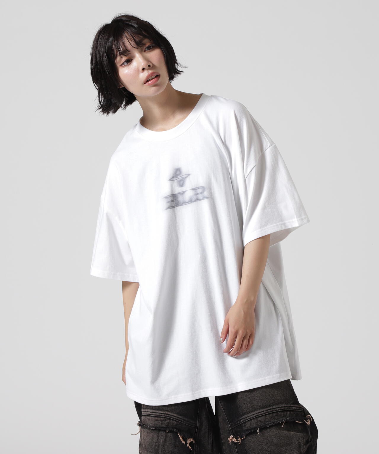 BLR/ビーエルアール/BLURRED LOGO PRINTED T-SHIRT