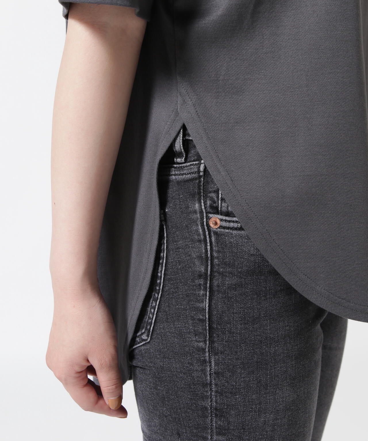 UJOH(ウジョー)　別注Curve Hem Half Sleeve Tシャツ