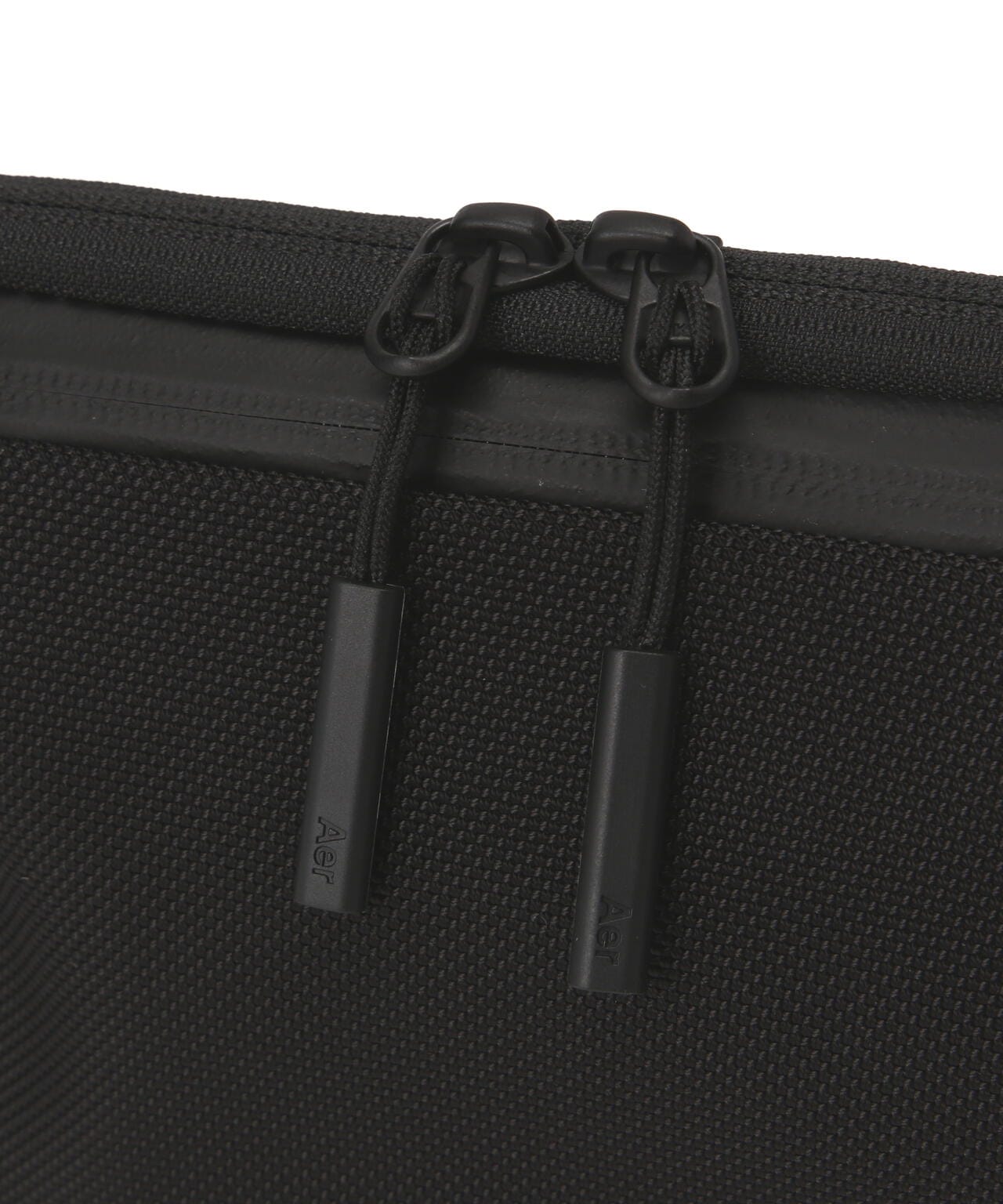 Aer（エアー）Slim Pouch Black  AER-21028