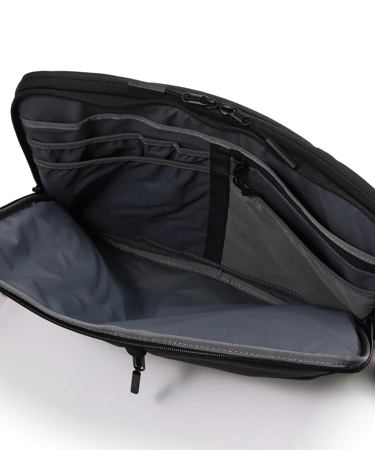 Aer（エアー）Tech Folio 16" Black AER-21025