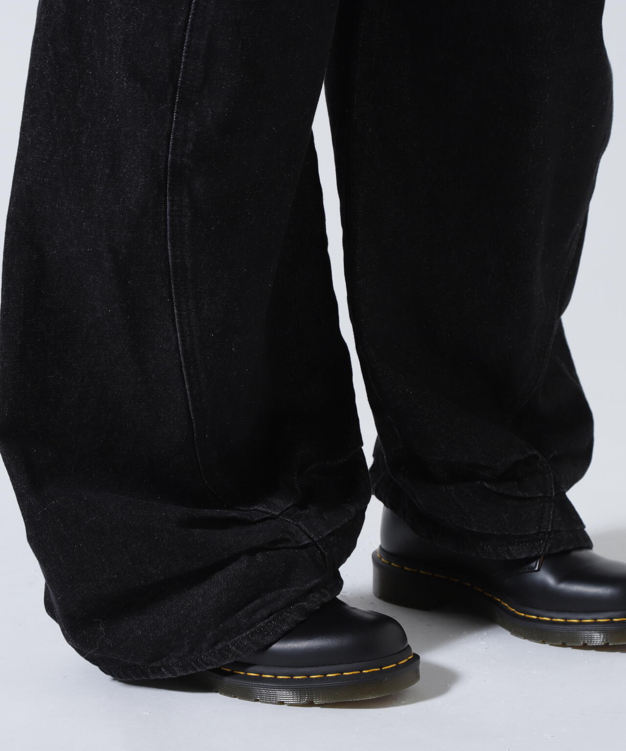 Knuth Marf（クヌースマーフ）tuck design denim pants