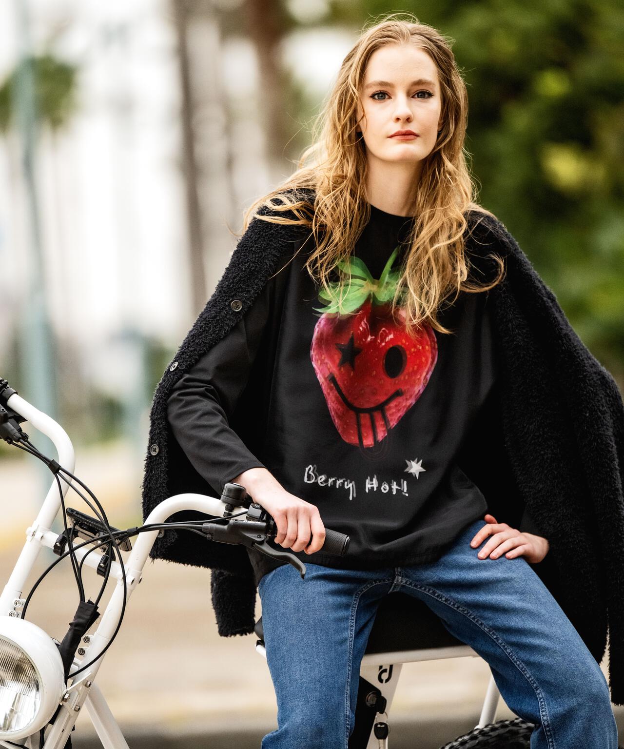 maxsix(マックスシックス）BERRY HAPPY 3D L/S TEE