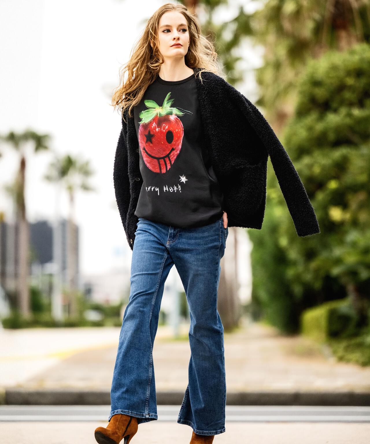 maxsix(マックスシックス）BERRY HAPPY 3D L/S TEE