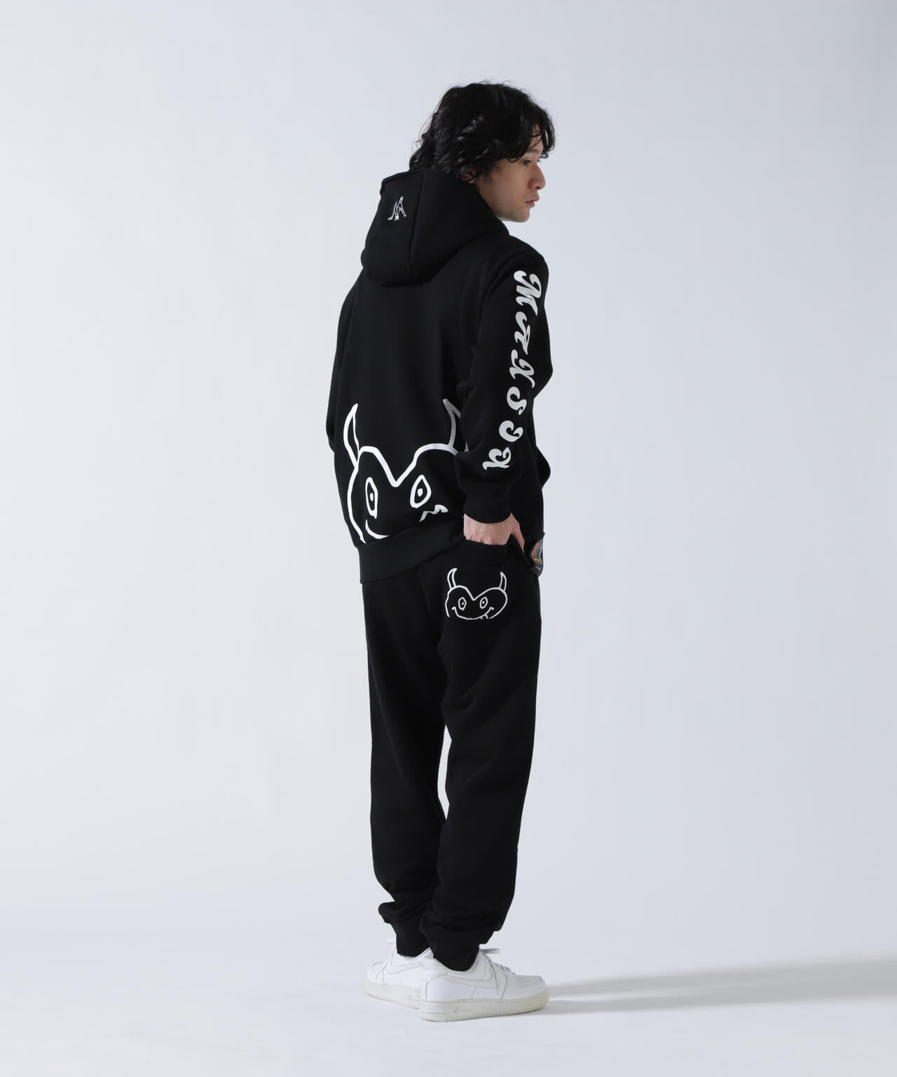 maxsix(マックスシックス）ONI HEART ZIP PARKA