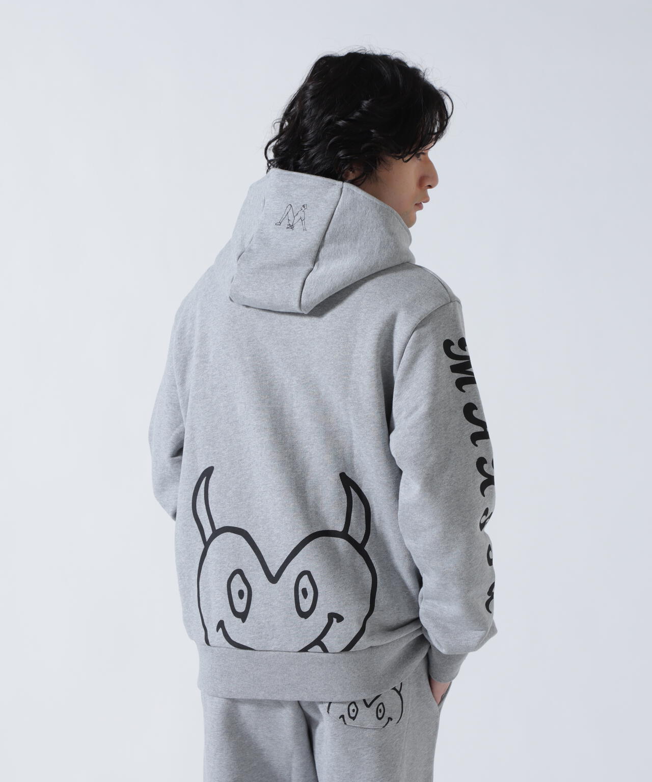 maxsix(マックスシックス）ONI HEART ZIP PARKA