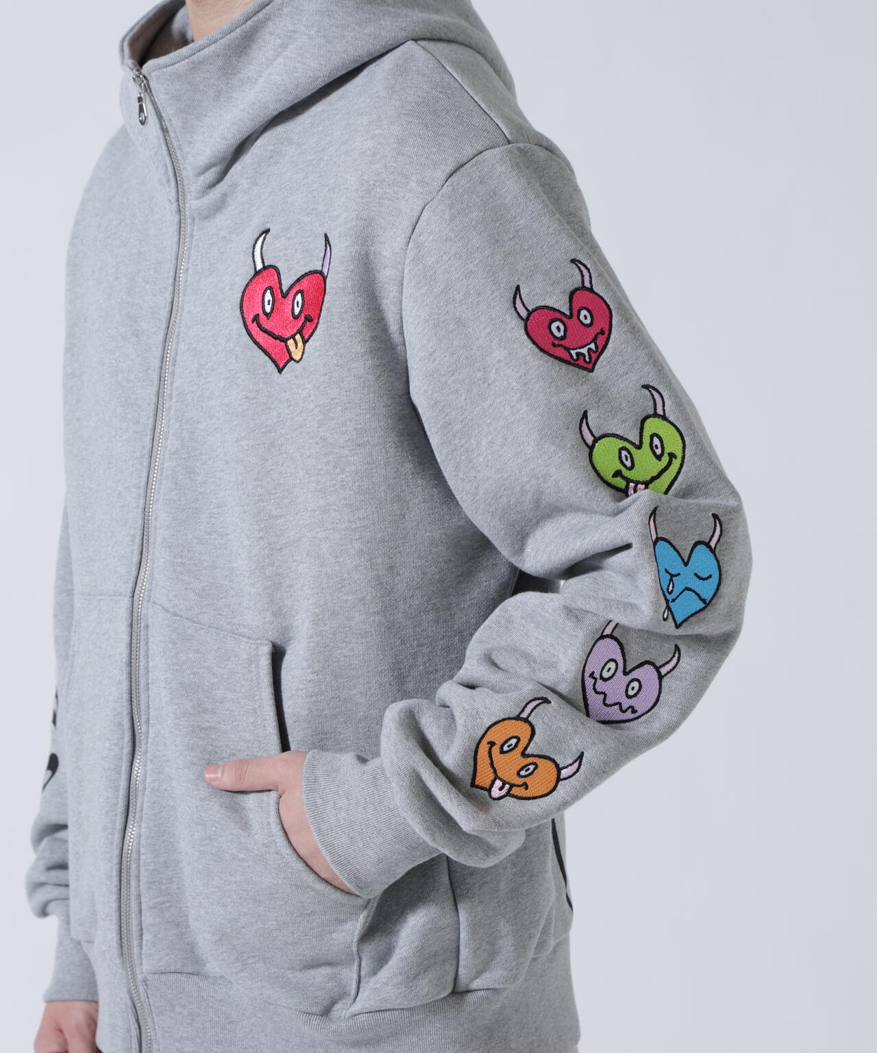 maxsix(マックスシックス）ONI HEART ZIP PARKA