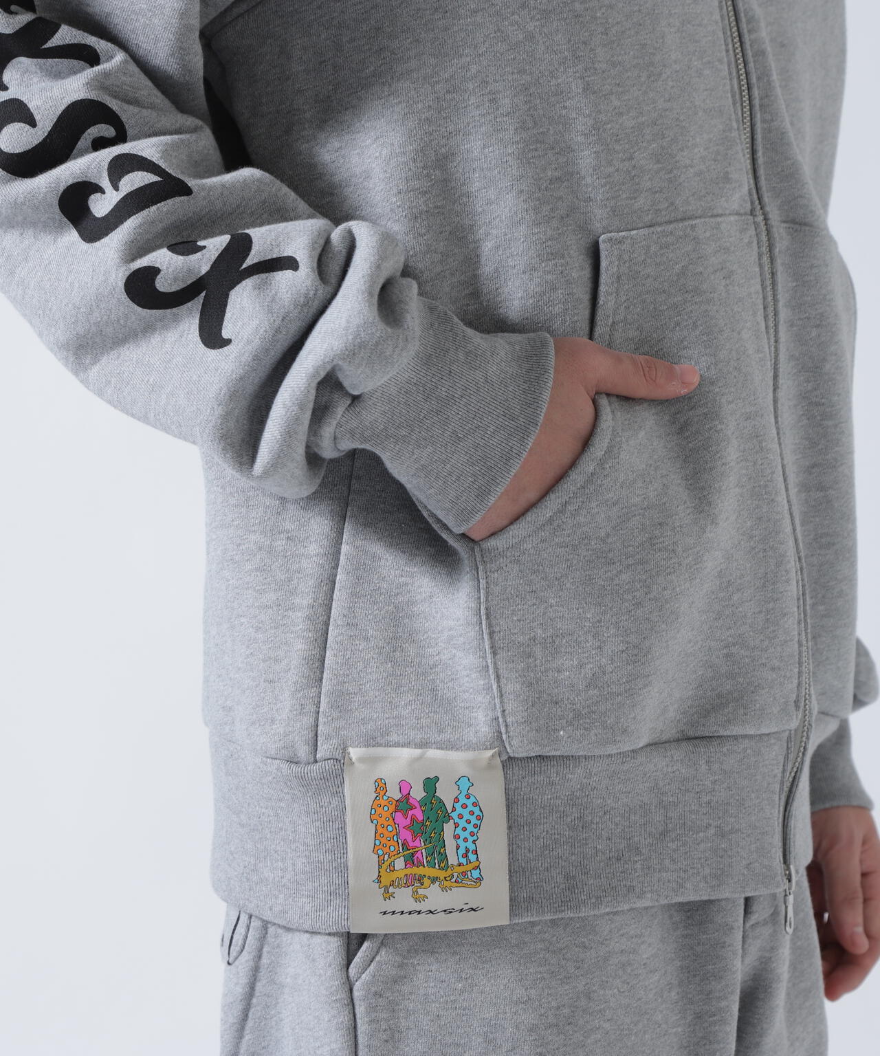 maxsix(マックスシックス）ONI HEART ZIP PARKA