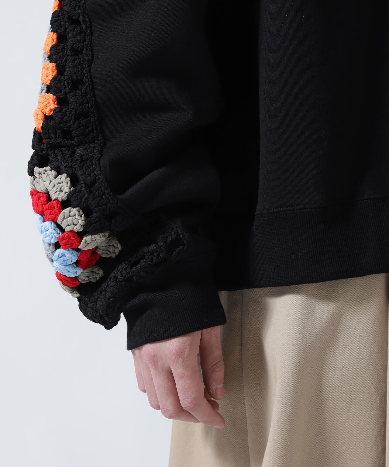 DISCOVERED(ディスカバード) 別注CROCHET SLEEVE SWEAT(UNISEX)