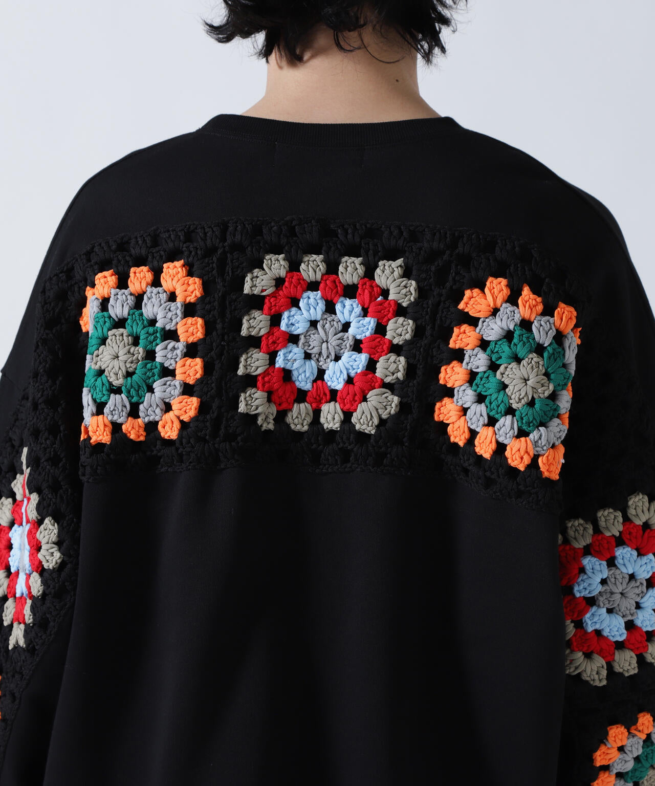 DISCOVERED(ディスカバード) 別注CROCHET SLEEVE SWEAT(UNISEX)