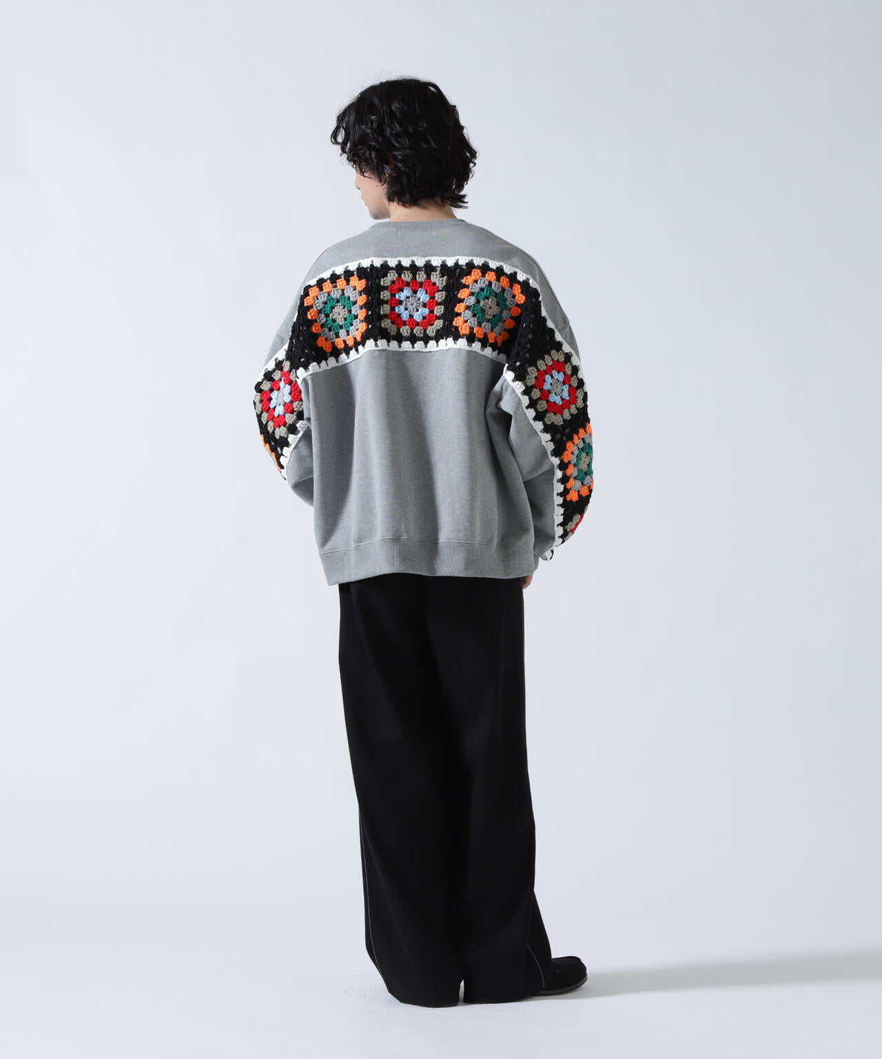 DISCOVERED(ディスカバード) 別注CROCHET SLEEVE SWEAT(UNISEX)